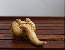 Tonguester – Ceramic Tea Pet
