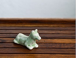 Собака. Чайная фигурка из глины, светлая глазурь
