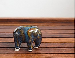 Слон. Чайная фигурка из глины, темная глазурь