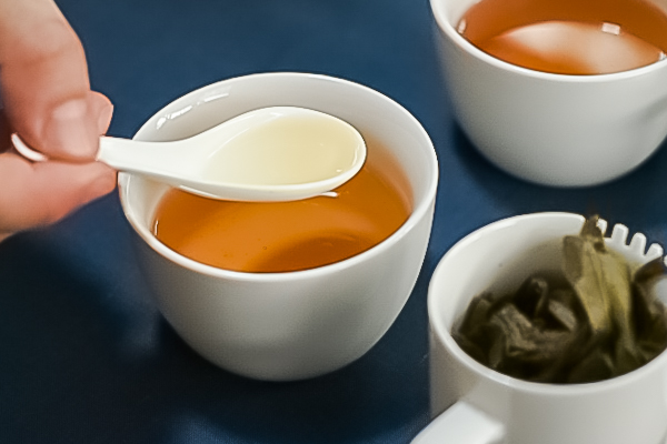 Tasting over-steeped pu-erh tea infusion