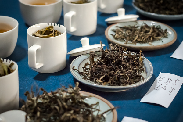 Steeping pu-erh tea for long time while tasting