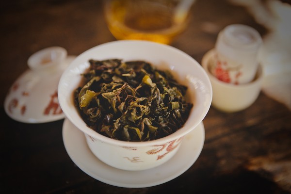 Gaiwan with Thai organic oolong tea